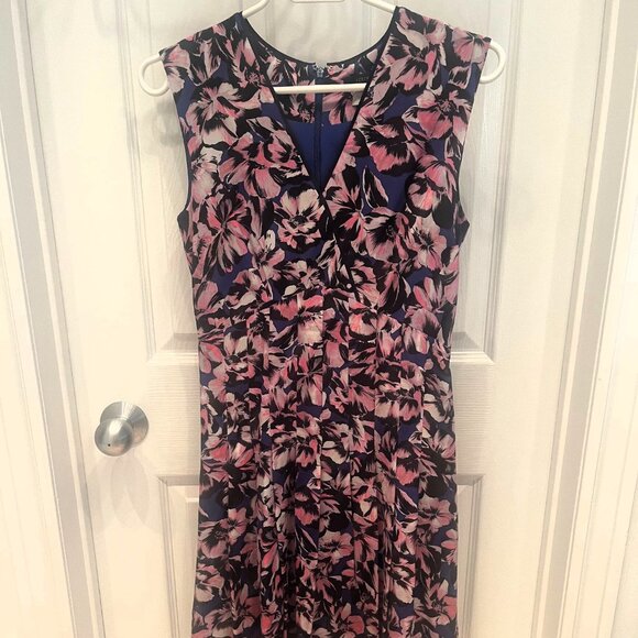 J. Crew pleated dress in hibiscus print - Size 0 - Picture 3 of 7